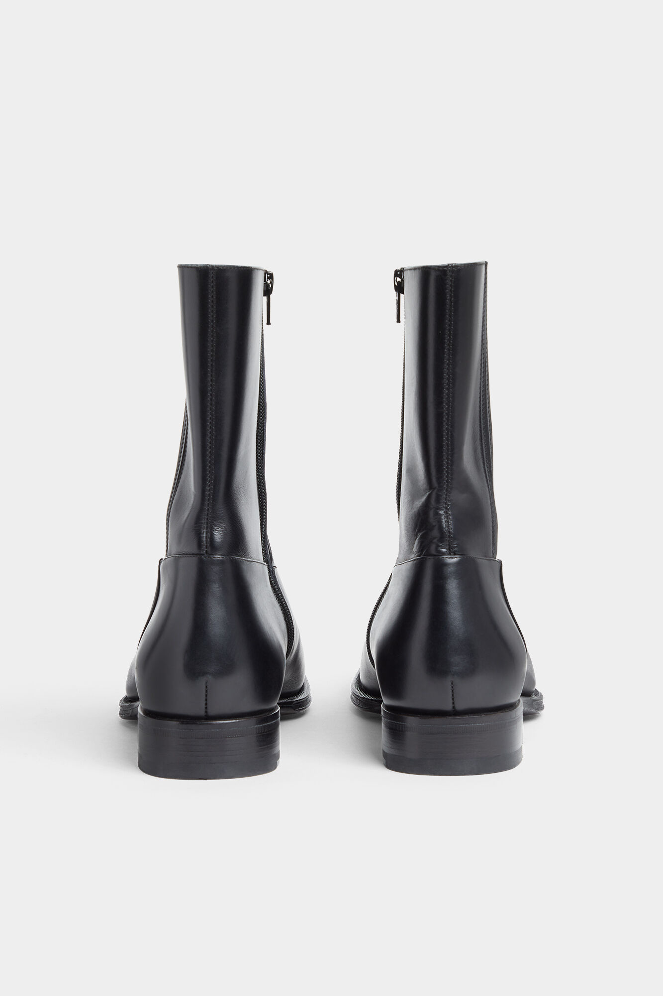 D2 Classic Flat Ankle Boot